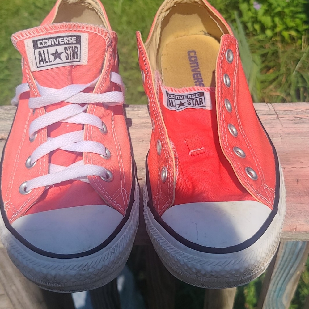 Size 10 Coral Converse